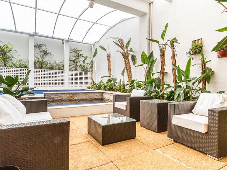 Studio c/ varanda a passos da Paulista