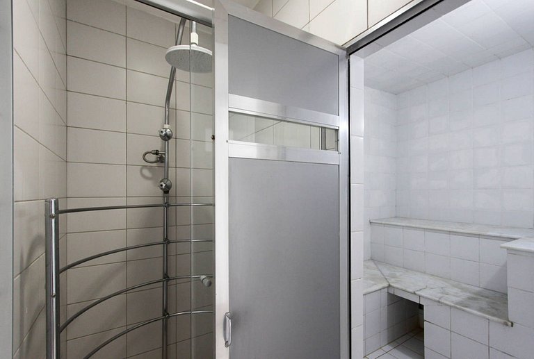 Studio w/ Balcony Steps from Paulista