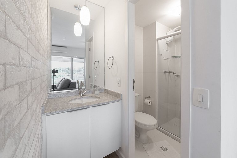 Large and modern studio close to Av Paulista
