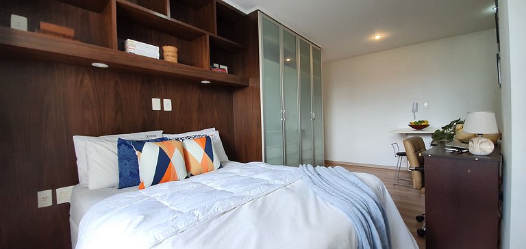 Studio w/ Balcony Steps from Paulista