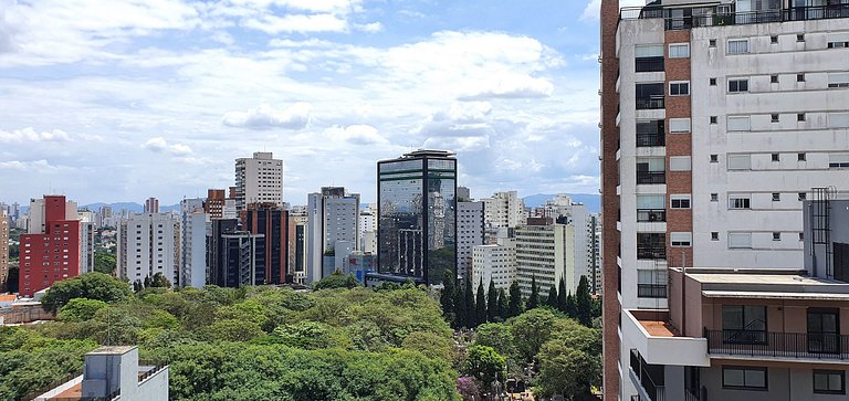 Apt close to Paulista Ave. AC & balcony on 13th Fl