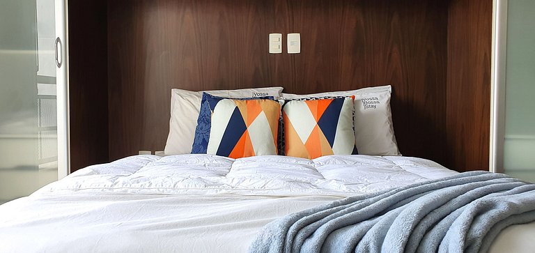 Apt close to Paulista Ave. AC & balcony on 13th Fl