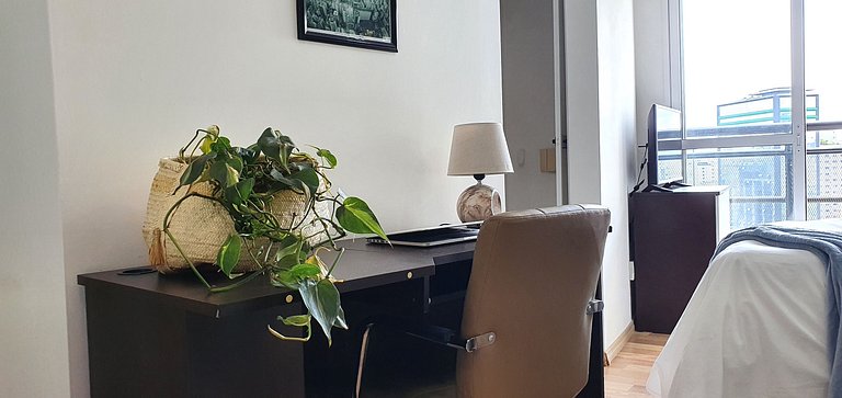 Studio c/ varanda a passos da Paulista