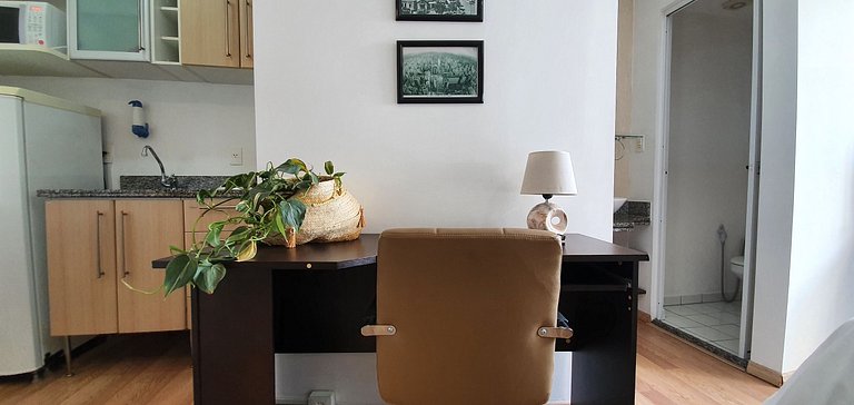 Apt close to Paulista Ave. AC & balcony on 13th Fl