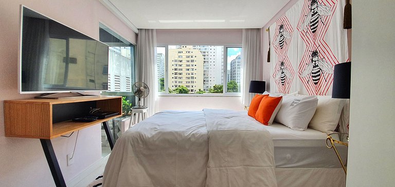 MODERN AND VIBRANT 2 BLOCKS FROM Av PAULISTA