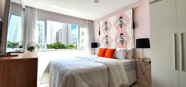 MODERN AND VIBRANT 2 BLOCKS FROM Av PAULISTA