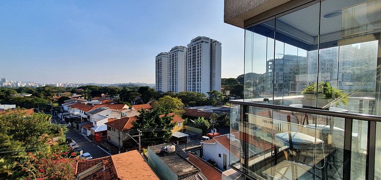 Apartamento decorado com vista