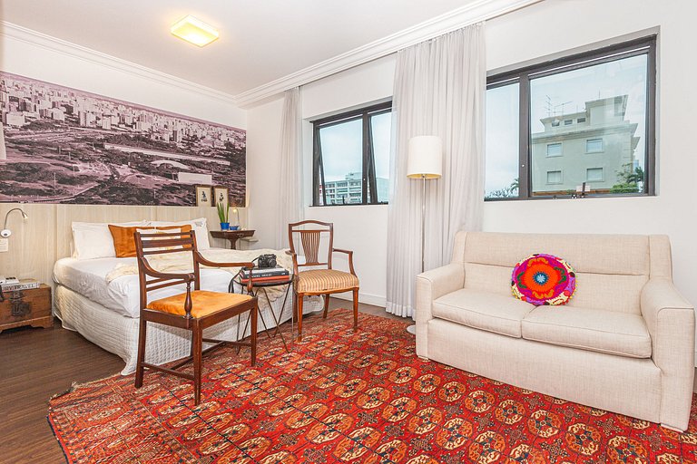 Retro flat unit in the heart of Jardins