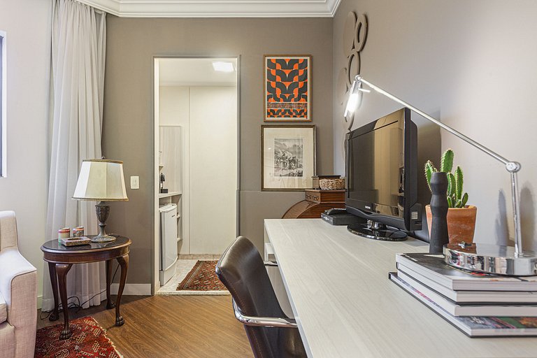 Retro flat unit in the heart of Jardins