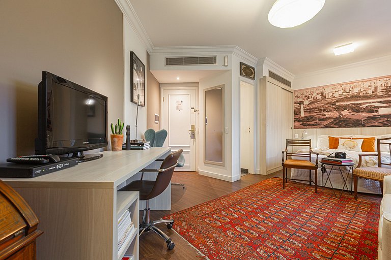 Retro flat unit in the heart of Jardins