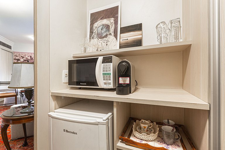 Retro flat unit in the heart of Jardins