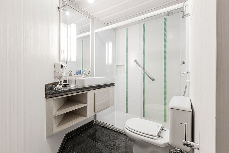 Retro flat unit in the heart of Jardins