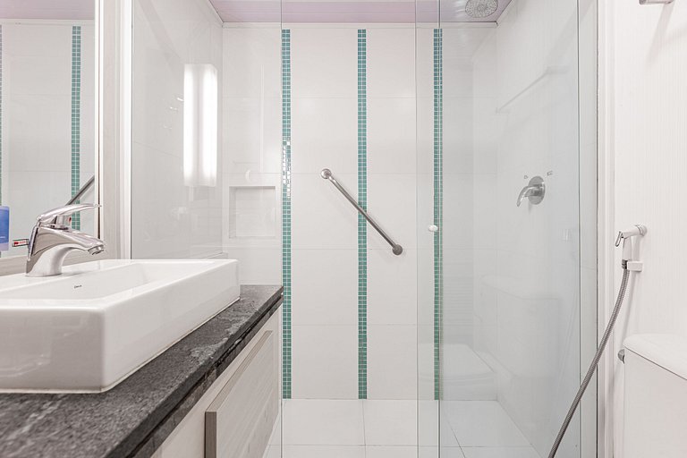 Retro flat unit in the heart of Jardins