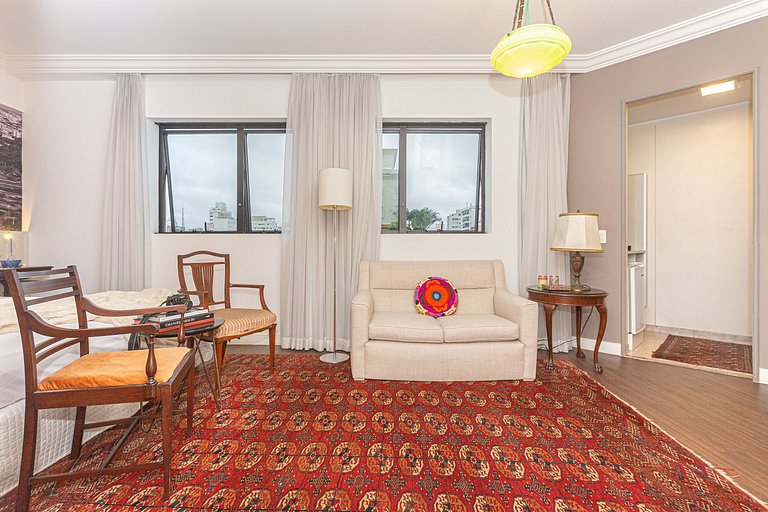 Retro flat unit in the heart of Jardins