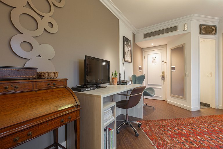 Retro flat unit in the heart of Jardins