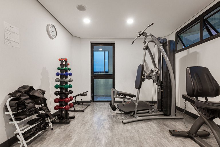 Retro flat unit in the heart of Jardins