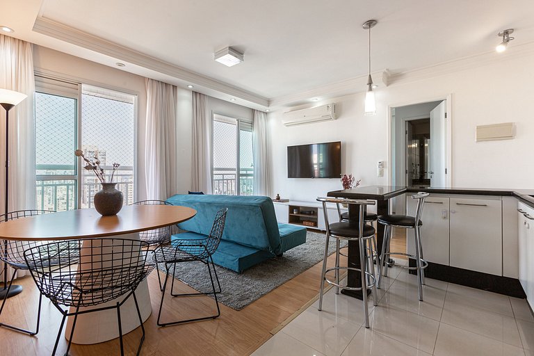 Apartamento 2 quartos em Pinheiros com garagem e AC
