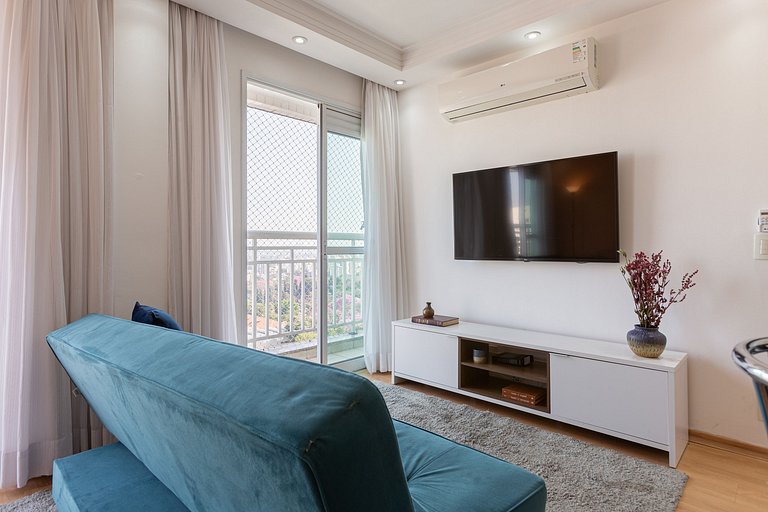 Apartamento 2 quartos em Pinheiros com garagem e AC