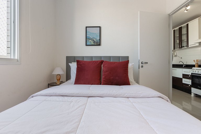Apartamento 2 quartos em Pinheiros com garagem e AC