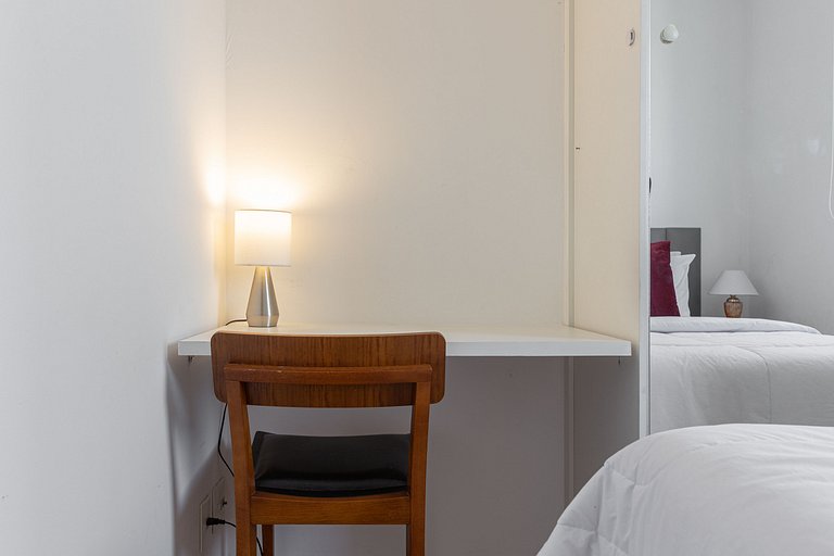 Apartamento 2 quartos em Pinheiros com garagem e AC