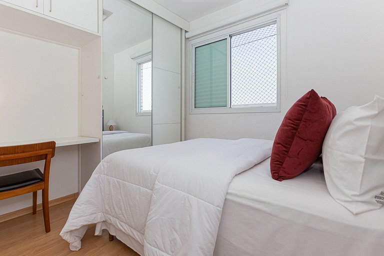Apartamento 2 quartos em Pinheiros com garagem e AC