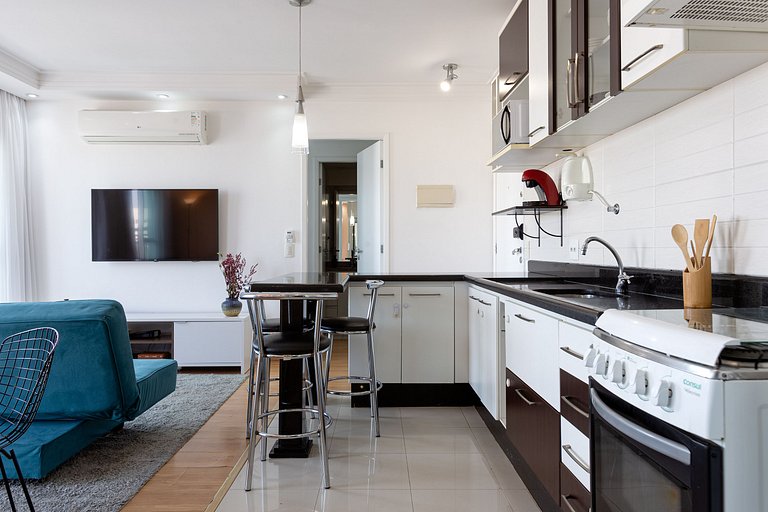 Apartamento 2 quartos em Pinheiros com garagem e AC