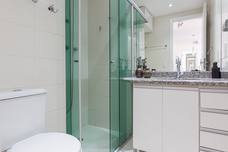 Apartamento 2 quartos em Pinheiros com garagem e AC