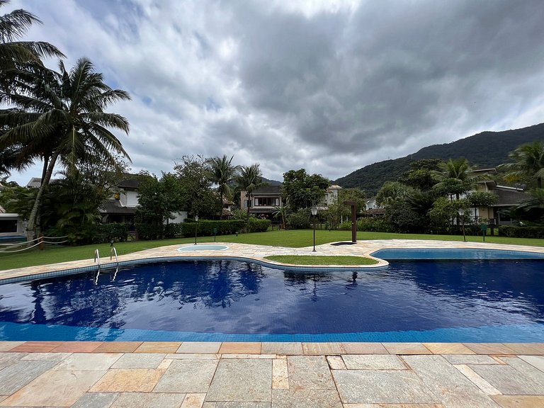 Casa Bali em Condomínio Maresias 150m do mar