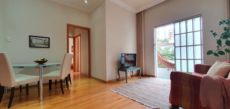 Espaçoso e Charmoso 2 quartos em Pinheiros