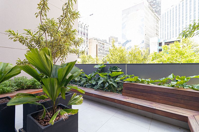 Urban Aquarium | AC | Pool