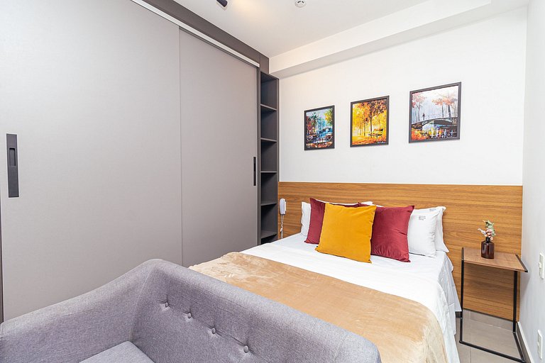 Heart of Pinheiros | AC | Pool with a view