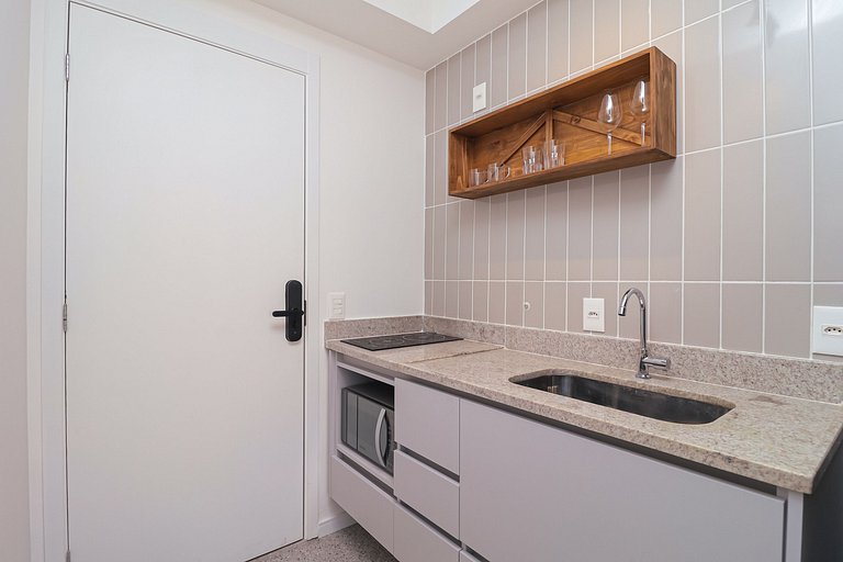 Prox. AV. Paulista e Sirio Libanes | piscina | AC
