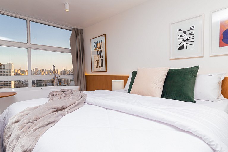 Bathtub with a view | AC | 32nd floor