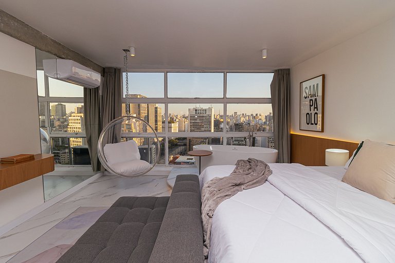 Bathtub with a view | AC | 32nd floor