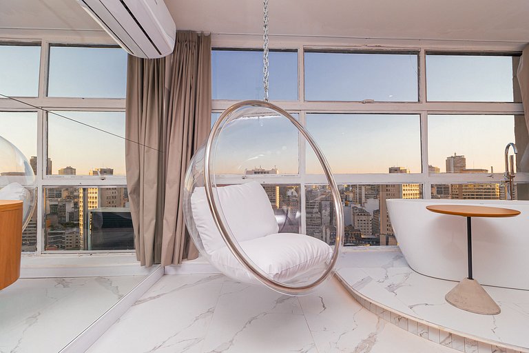 Bathtub with a view | AC | 32nd floor
