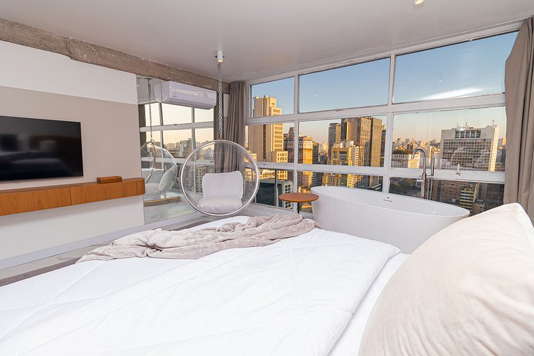 Bathtub with a view | AC | 32nd floor