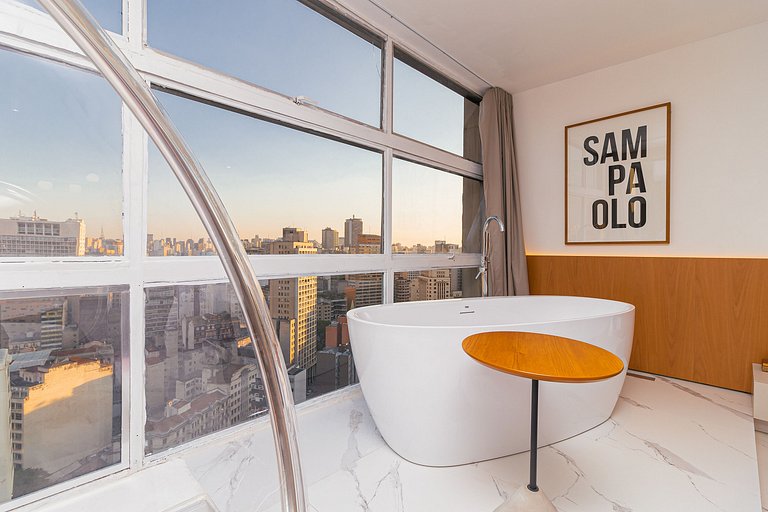 Bathtub with a view | AC | 32nd floor