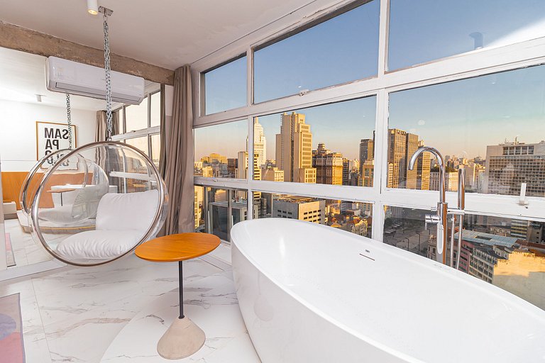 Bathtub with a view | AC | 32nd floor