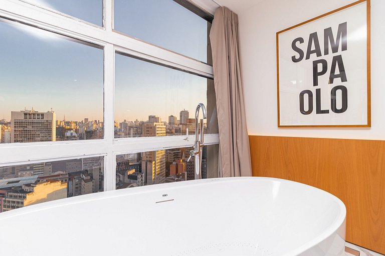 Bathtub with a view | AC | 32nd floor