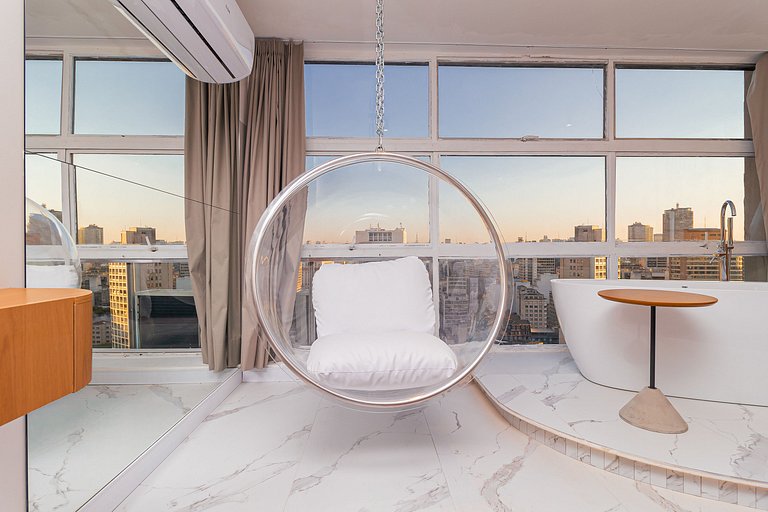 Bathtub with a view | AC | 32nd floor