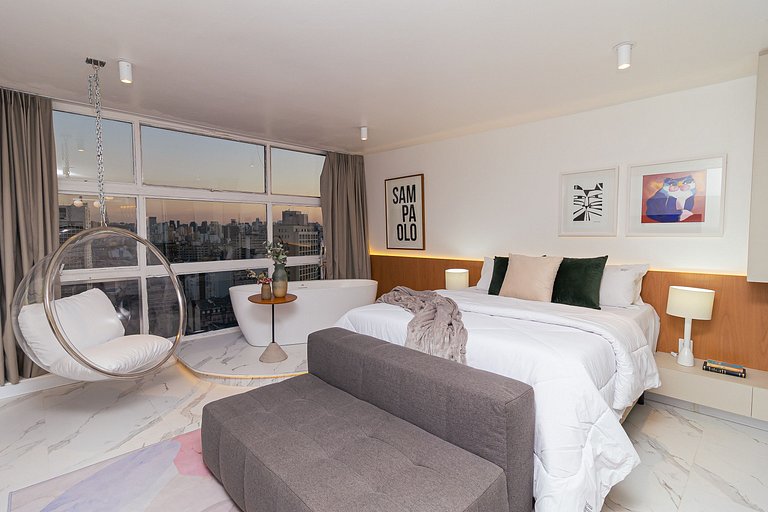 Bathtub with a view | AC | 32nd floor