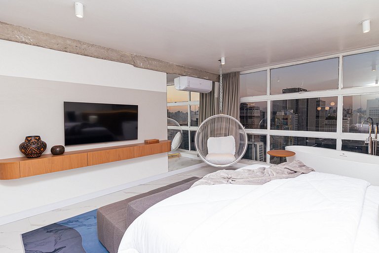 Bathtub with a view | AC | 32nd floor