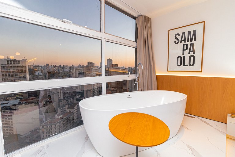 Bathtub with a view | AC | 32nd floor