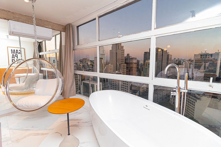 Bathtub with a view | AC | 32nd floor