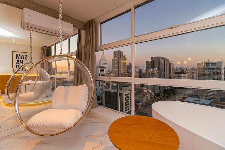 Bathtub with a view | AC | 32nd floor