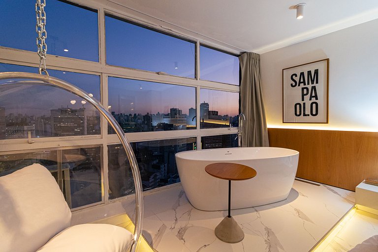Bathtub with a view | AC | 32nd floor