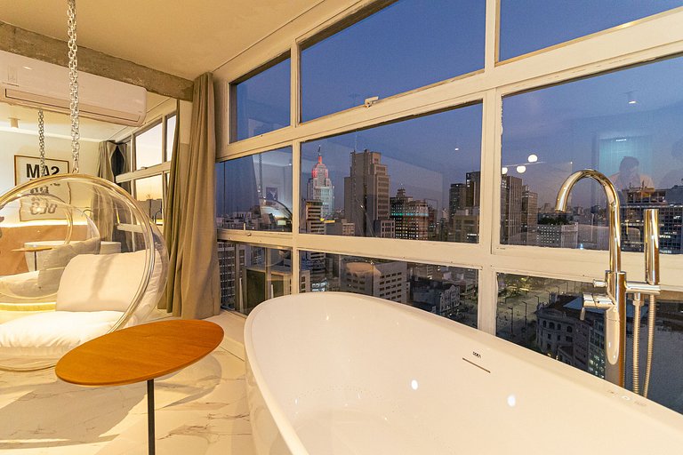 Bathtub with a view | AC | 32nd floor