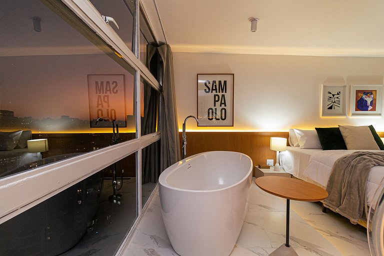 Bathtub with a view | AC | 32nd floor