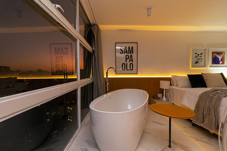Bathtub with a view | AC | 32nd floor