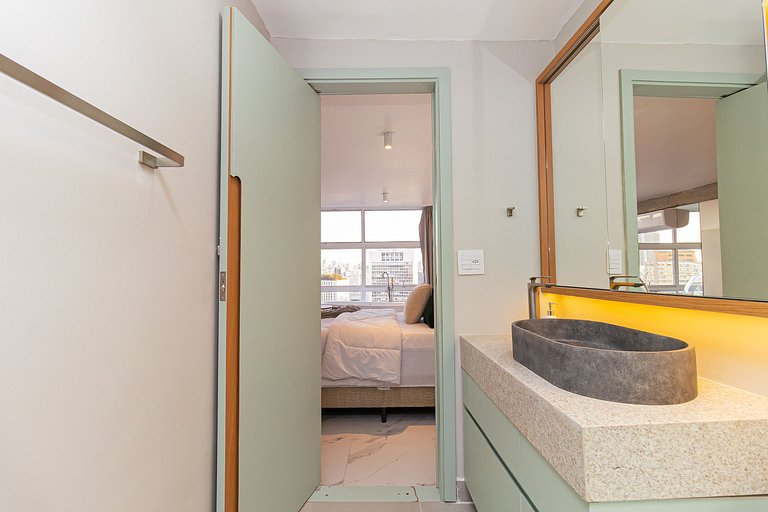 Bathtub with a view | AC | 32nd floor